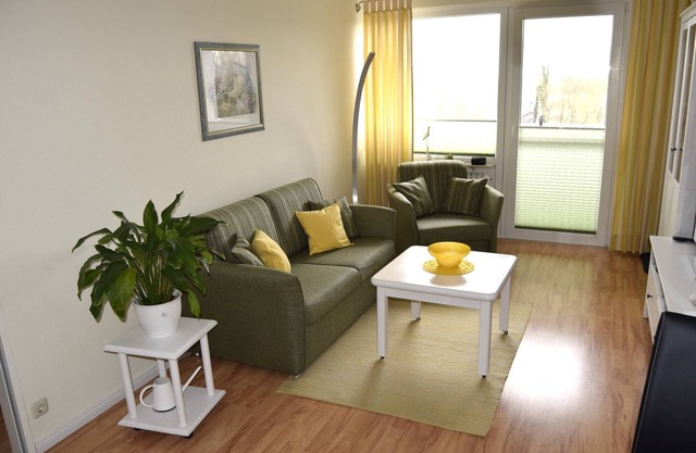 Vacation apartment/apartment for 2 guests with 37m² in Holm (17638)