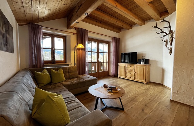Vacation apartment Chiemsee 91sqm, balcony, kitchen, 2 bedrooms, 1 living room, WLAN