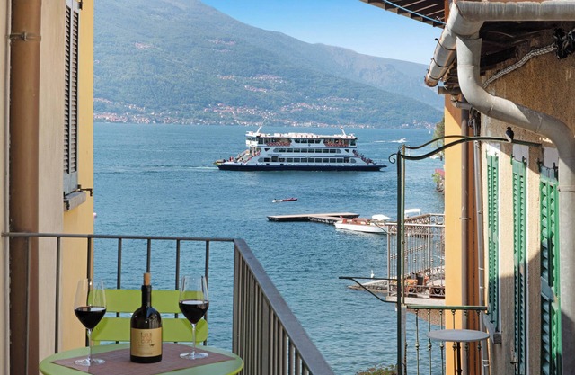 Vacation apartment "Casa Giada" with lake view, Wi-Fi and balcony