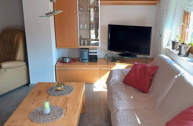 Vacation apartment with spacious sunbathing lawn - Ferienwohnung Hombitz