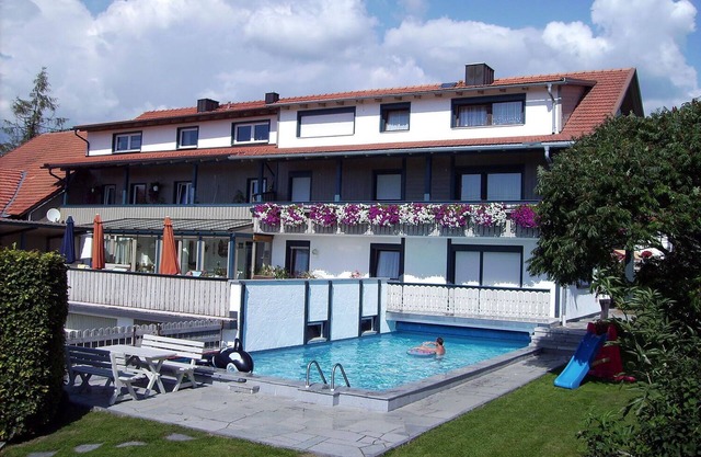 Vacation apartments for 6 people with pool, sauna and riding facilities