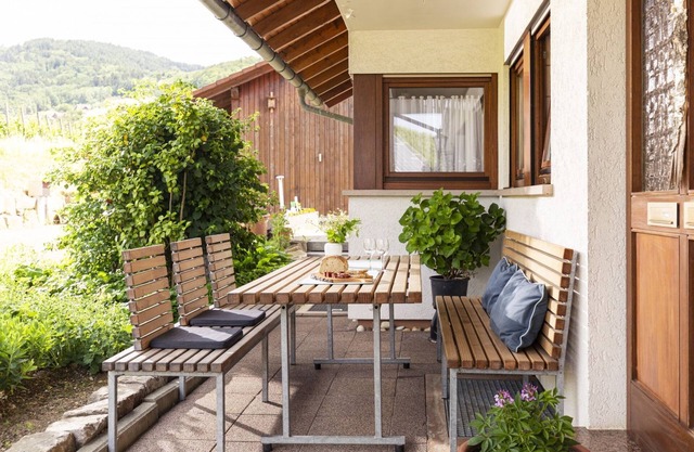 Vacation apartment with patio and sun lounger in the garden, 50sqm, 1 bedroom, max. 2 persons