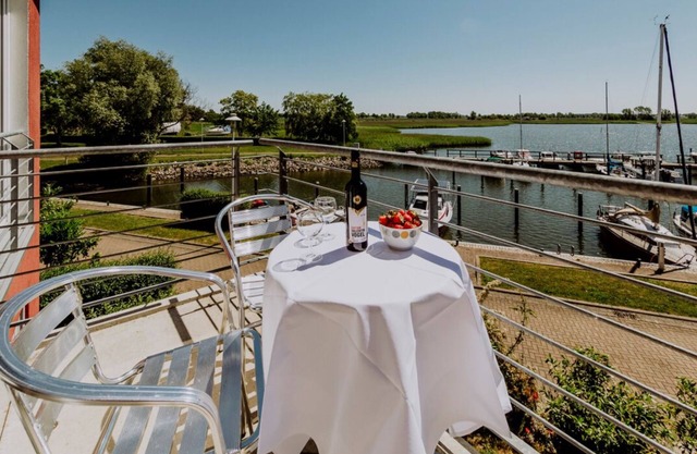 Vacation apartment directly at the marina - App. 5