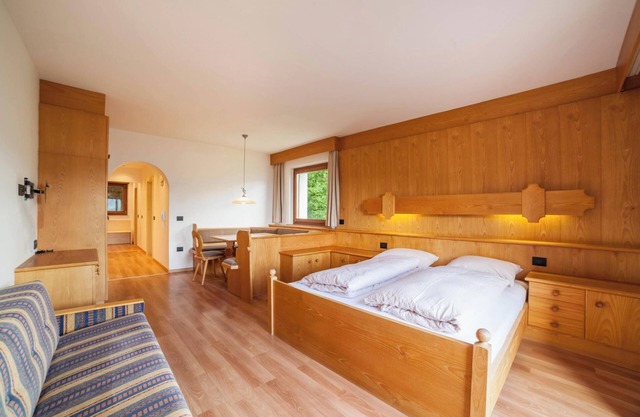 Vacation Apartment "Elisabeth" with Panoramic Mountain View & Shared Garden