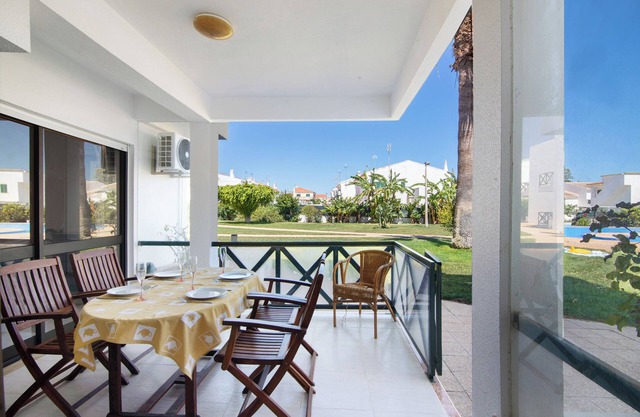 Vacation Apartment "Espiral" with Shared Pool, Private Terrace & A/C