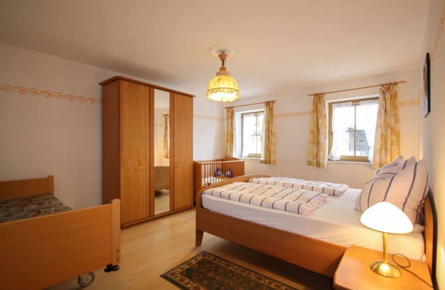 Vacation apartment for up to 4 people on a farm, 80 m² handicapped accessible with care bed