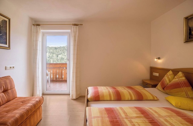Vacation Apartment "Gitschbergblick" close to Skiing & Hiking Areas with Mountain View & Wi-Fi
