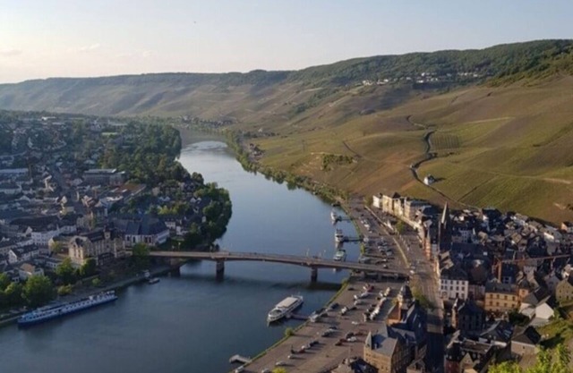 Vacation apartment in prime location on the Moselle with balcony & garden.