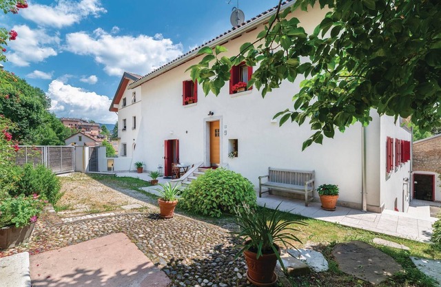 Vacation apartment in Belluno with shared garden.
