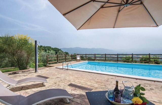 Vacation apartment in a country house, former farm, surrounded by vineyards and olive groves.