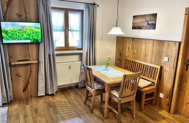 Vacation apartment large (A) 57 am, 2 bedrooms, eat-in kitchen