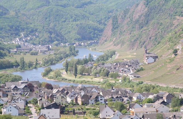 Vacation apartment Nikolausberg, gr. Sun terrace in Valwig, 3 km from Cochem