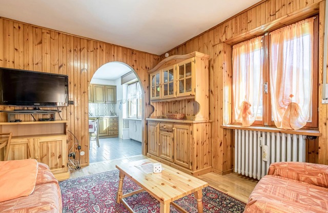 Vacation apartment on the 1st floor of a characteristic chalet in Epinel, a district of Cogne.