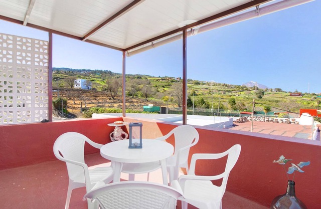 Vacation Apartment 'Paraíso' with Mountain View, Private Terrace and Wi-Fi