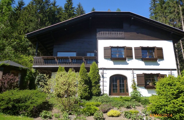 Vacation apartment right next to the forest,