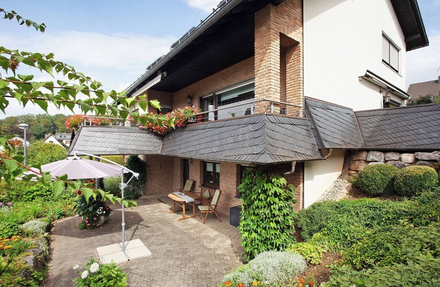 Vacation apartment 'Ruhrtalblick' with mountain view, private terrace and WLAN
