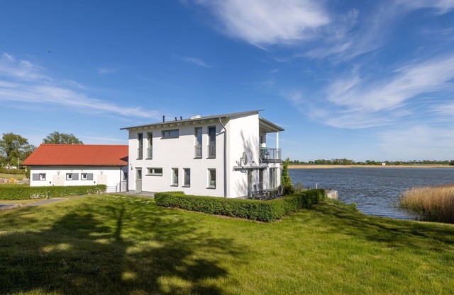 Vacation apartment Seeblick - Vacation at the natural harbor Puddemin