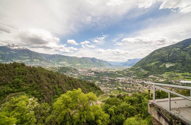 Vacation Apartment "Sofia Klein" with Spectacular Panoramic Mountain View & Garden