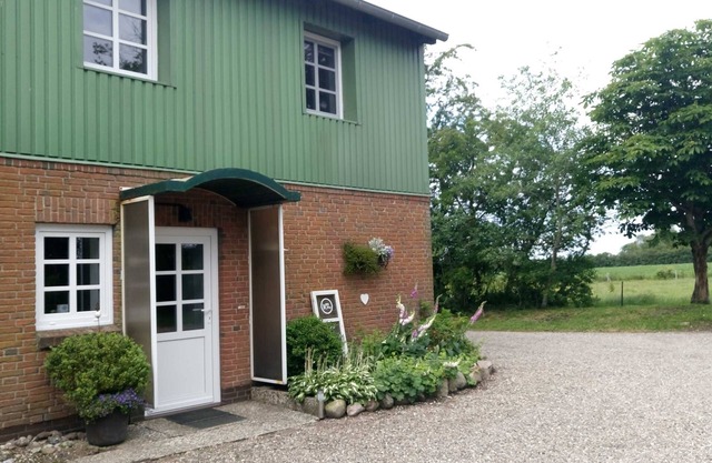 Vacation apartment Thomsen: Holiday relaxation with a large garden - FeWo Thomsen