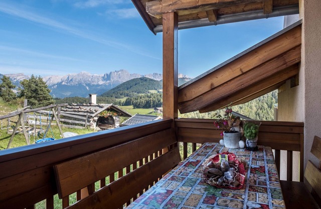 Vacation Apartment "Tschigghof" with Mountain View, Wi-Fi & Garden
