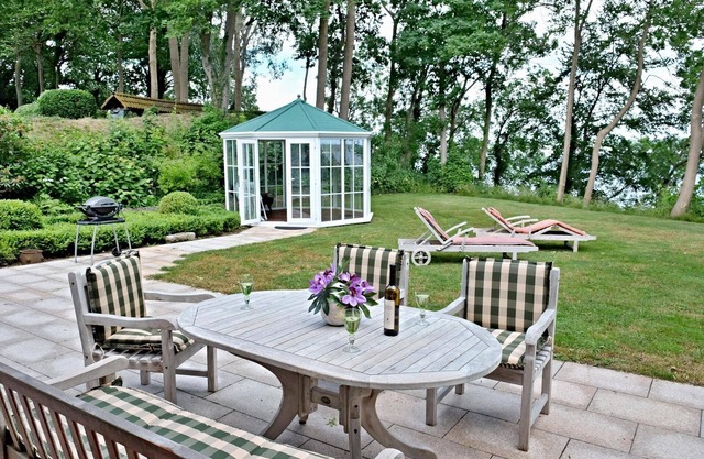 Vacation apartment Villa Bellevue I with terrace in Haus Hohrott 17 in Heikendorf