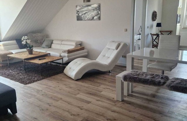 Vacation apartment with fully equipped kitchen, extra bedroom & bathtub in the bathroom
