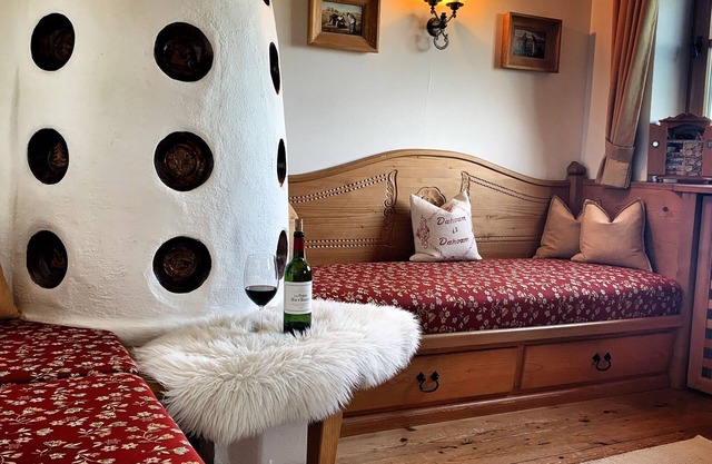 Vacation apartment with 2 separate bedrooms, living room with tiled stove, mountain view