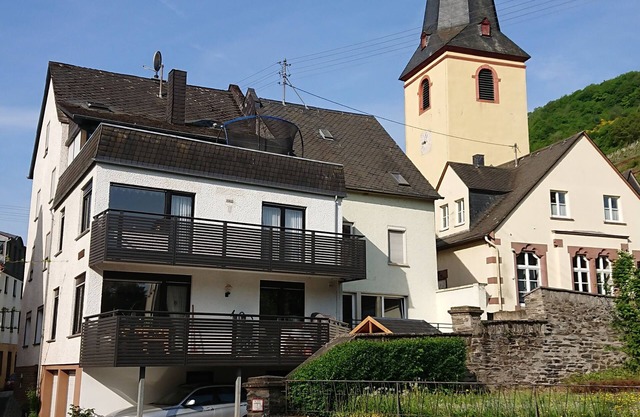 Vacation apartment with balcony and view of the Moselle promenades