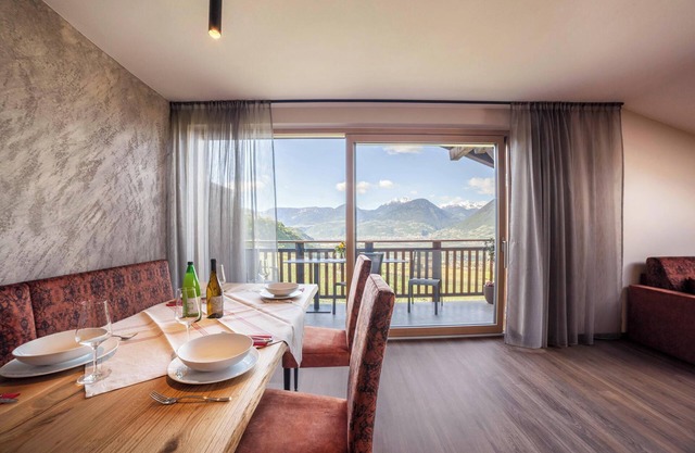 Vacation Apartment "Zypresse" with Mountain View, Wi-Fi, Balcony & Garden