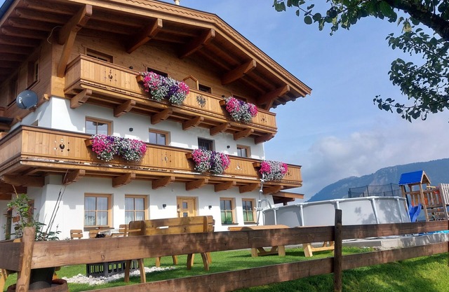 Vacation at the newly built, family-friendly Egg farm