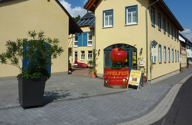 Vacation between fruit, wine and forest