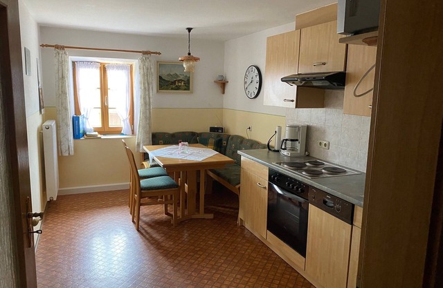 Vacation apartment for 2-6 persons, 70 sqm, 2 bedrooms, large living room, balcony. South-facing balcony
