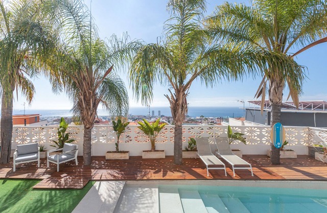 Vacation 'Valencia' with Sea View, Private Pool and Wi-Fi
