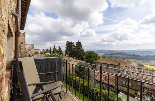 Vacation Home "Antiche Mura" with Balcony, Shared Pool & Wi-Fi