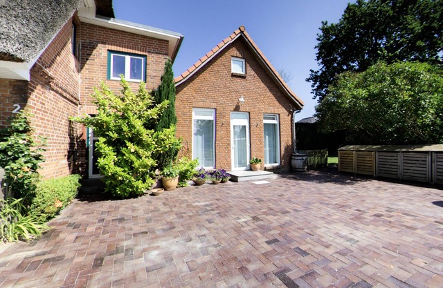 Vacation home with large garden, children welcome