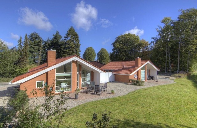 Vacation home with sauna right on the edge of the field