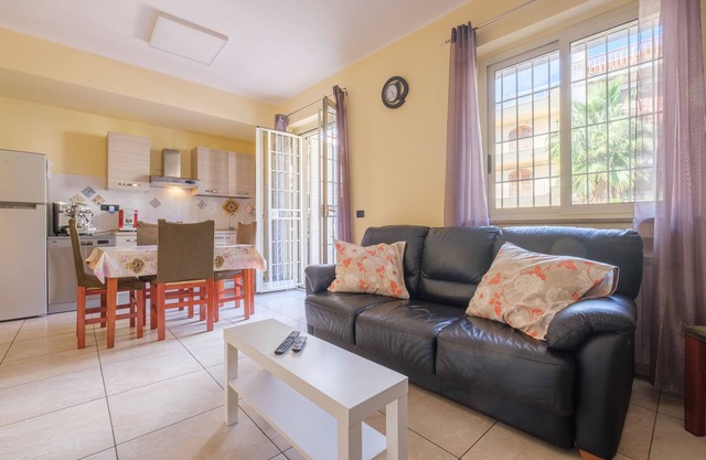 Vacation Home "Casa a 100 mt Dal Mare" with Private Balcony, Wi-Fi & A/C