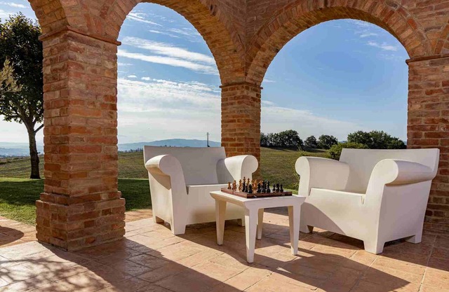 vacation holiday large villa rental italy, tuscany