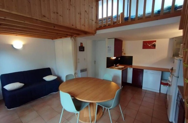 Vacation Home with Pool, Close to Beach and Town, Fully Equipped, Sleeps 6