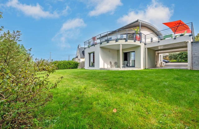 Vacation Home "La Maison Kermajo" with Sea View, Private Terrace & Wi-Fi