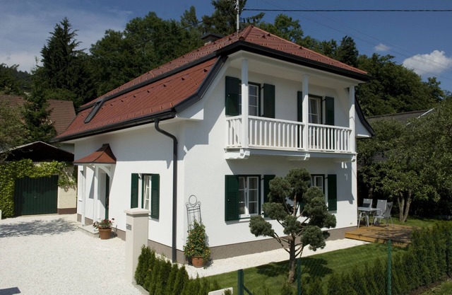 Vacation home 170 m² on Lake Wörthersee, 10 minutes' walk to your own bathing area on the lake.