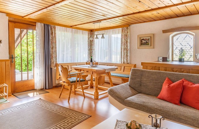 Vacation home 45 sqm, for 2 pers., bedroom, living room, kitchen, south-facing terrace, large balcony. Sunbathing lawn, quiet location with mountain views.