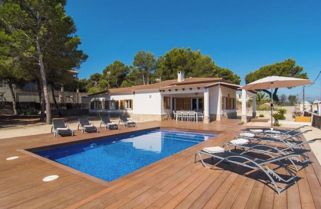 Vacation Home "Anglesos" with Private Terraces, Private Pool & Wi-Fi