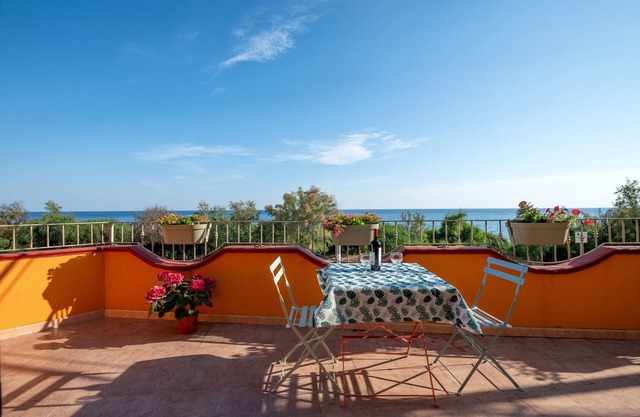 Vacation Home "Appartamento Delle Sirene" with Sea View, Private Terrace & Wi-Fi