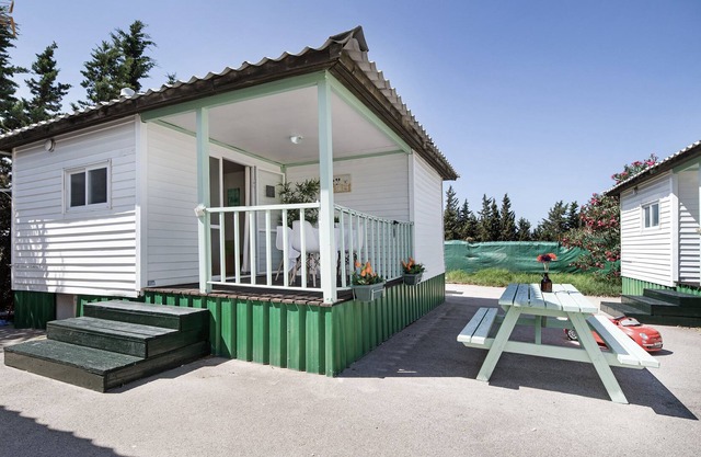 Vacation Home "Bungalow La Villoria Estandar 2" with Shared Pool, Private Terrace & Wi-Fi