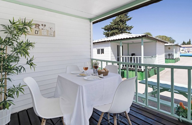 Vacation Home "Bungalow La Villoria Estandar 3" with Shared Pool, Private Terrace & Wi-Fi