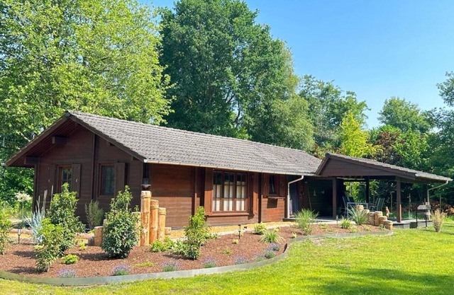 Vacation home by the canal and lake in Bederkesa