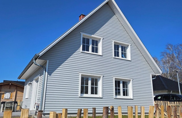 Vacation home by the lake with sauna, barbecue and close to the beach