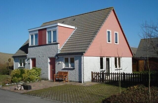 Vacation home by the sea, with Sat.-TV, telephone, WLan, large balcony. Terrace and barbecue, 4 bicycles