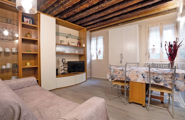 Vacation Home "Ca' Lirica" with Wi-Fi & A/C